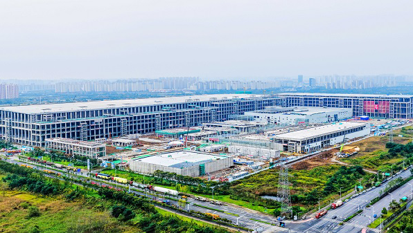 点亮“中国屏”：：这一“超等工程”厂区周全封顶！